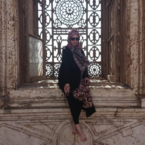 Meet your Posher, Azrah - Picture 5 of 7